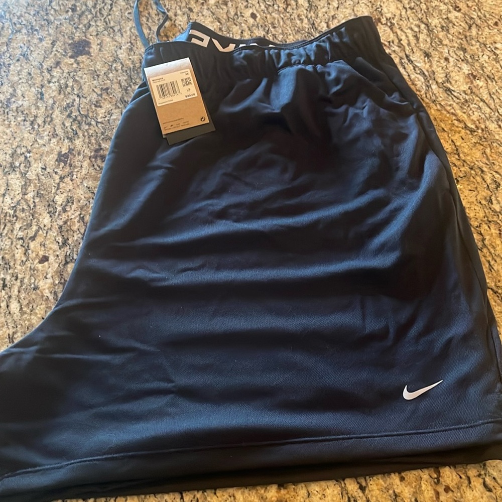 Nike plus size women’s shorts NWT / clean smoke free home. Make me an offer!